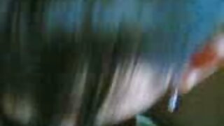 Կռացած պոռնիկ Ջիաննա Լեյսը խփում է իր քադը դիլդոյով, իսկ ավելի ուշ՝ իսկական դիկով: