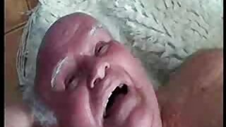 Չար պոռնո տեսանյութ՝ աղբարկղ թխահեր պոռնիկով, որն ունի դեմքի հսկայական նկար